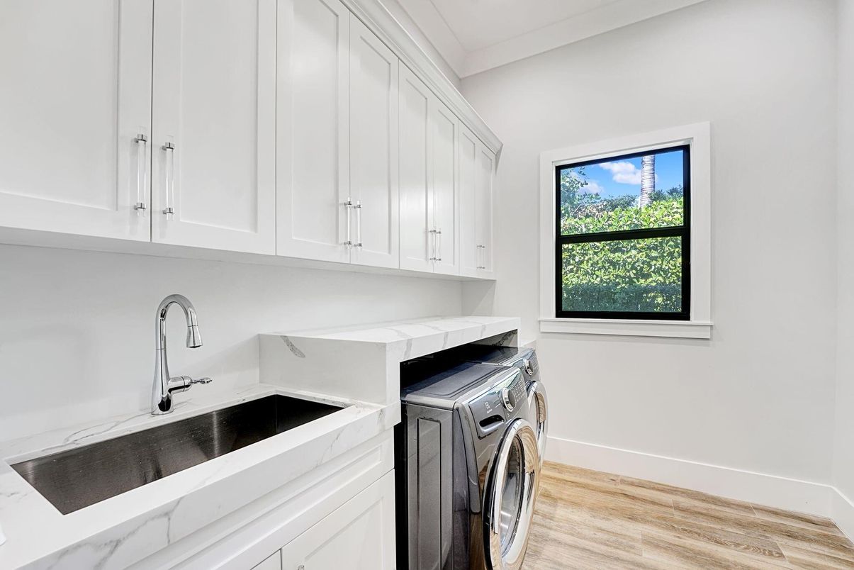 Interior, Washer, Wood Texture Flooring