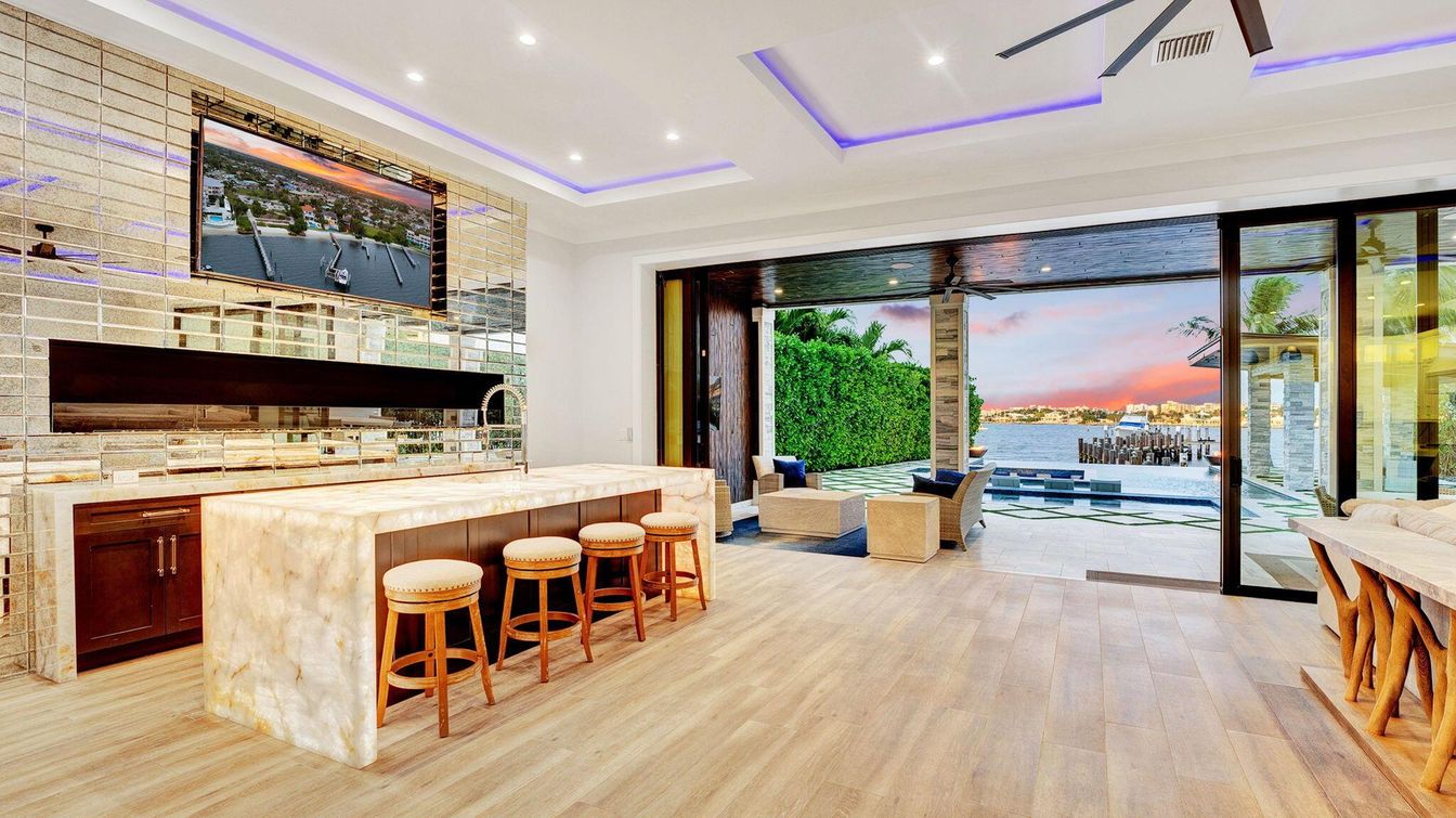 Interior, Kitchen, Recessed Lighting, Water, Wood Texture Flooring