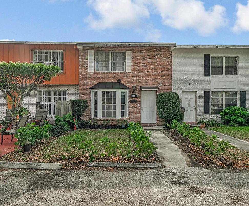 Exterior, Facade, Brick Facade, Rowhouse