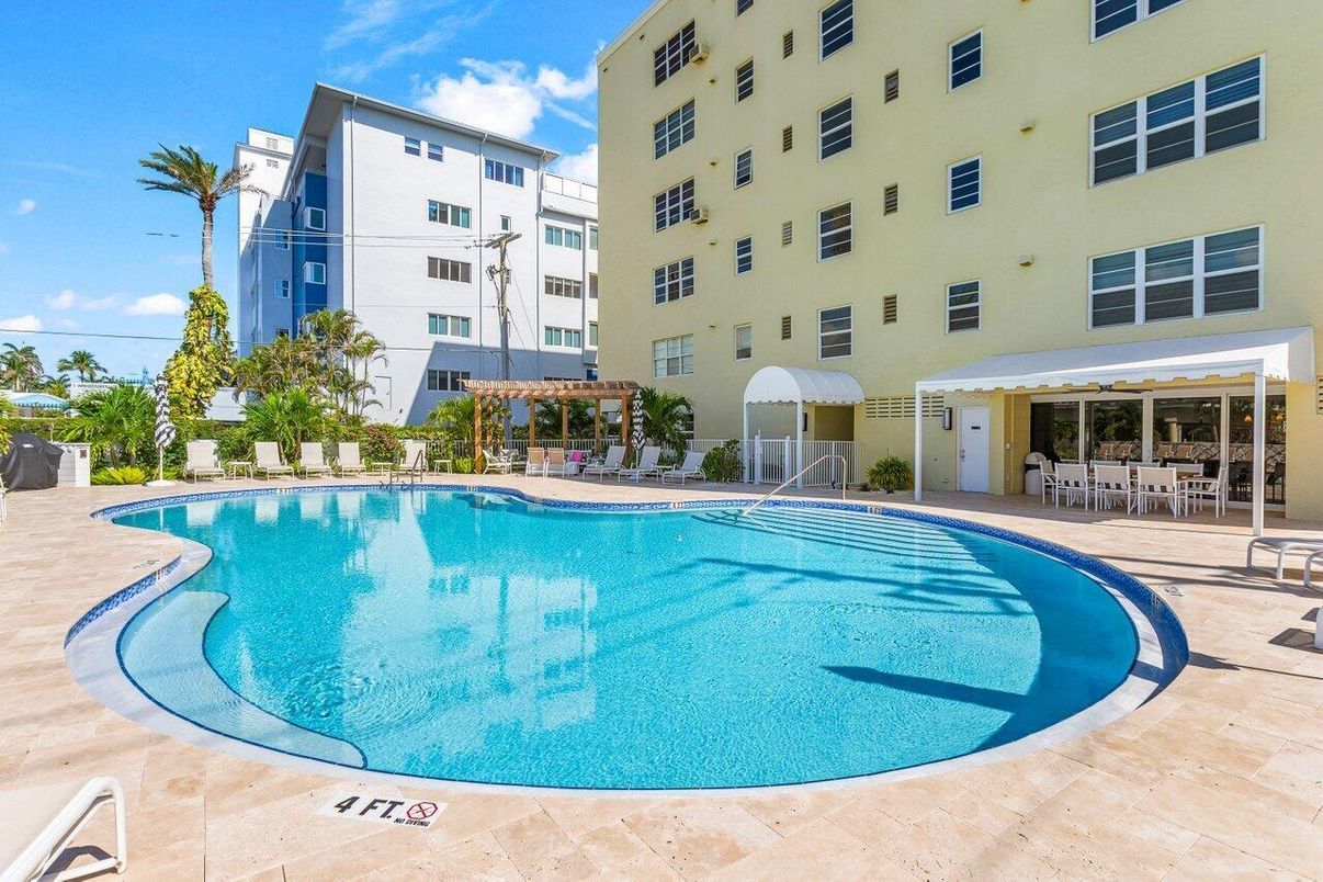 Exterior, Pool