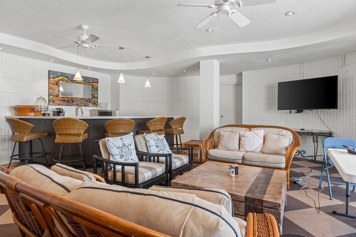 Interior, Living room, Pendant Lights, Recessed Lighting
