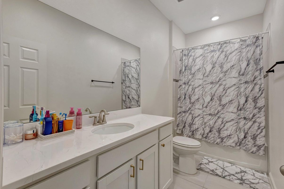 Bathroom, Interior, Marble Walls, Recessed Lighting