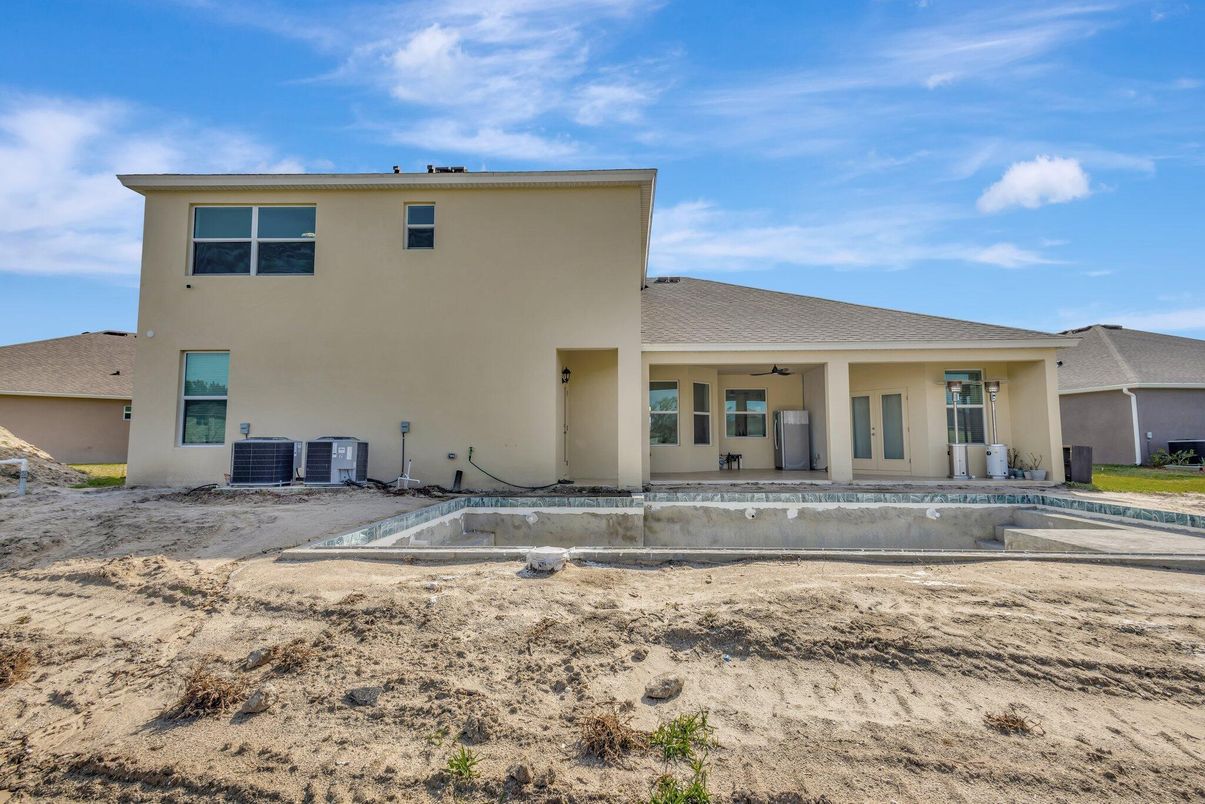 Backyard, Exterior, Facade, Ranch