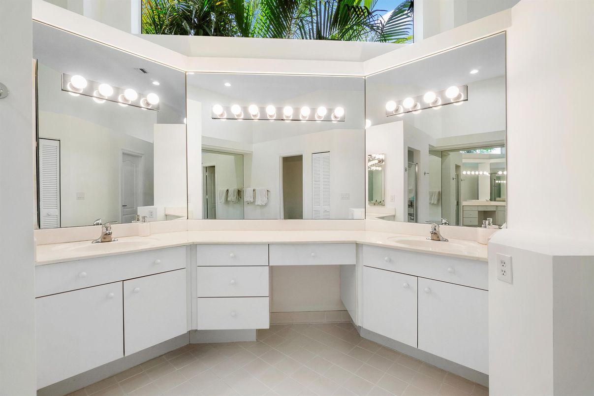 Bathroom, Dual Sink Vanities, Interior