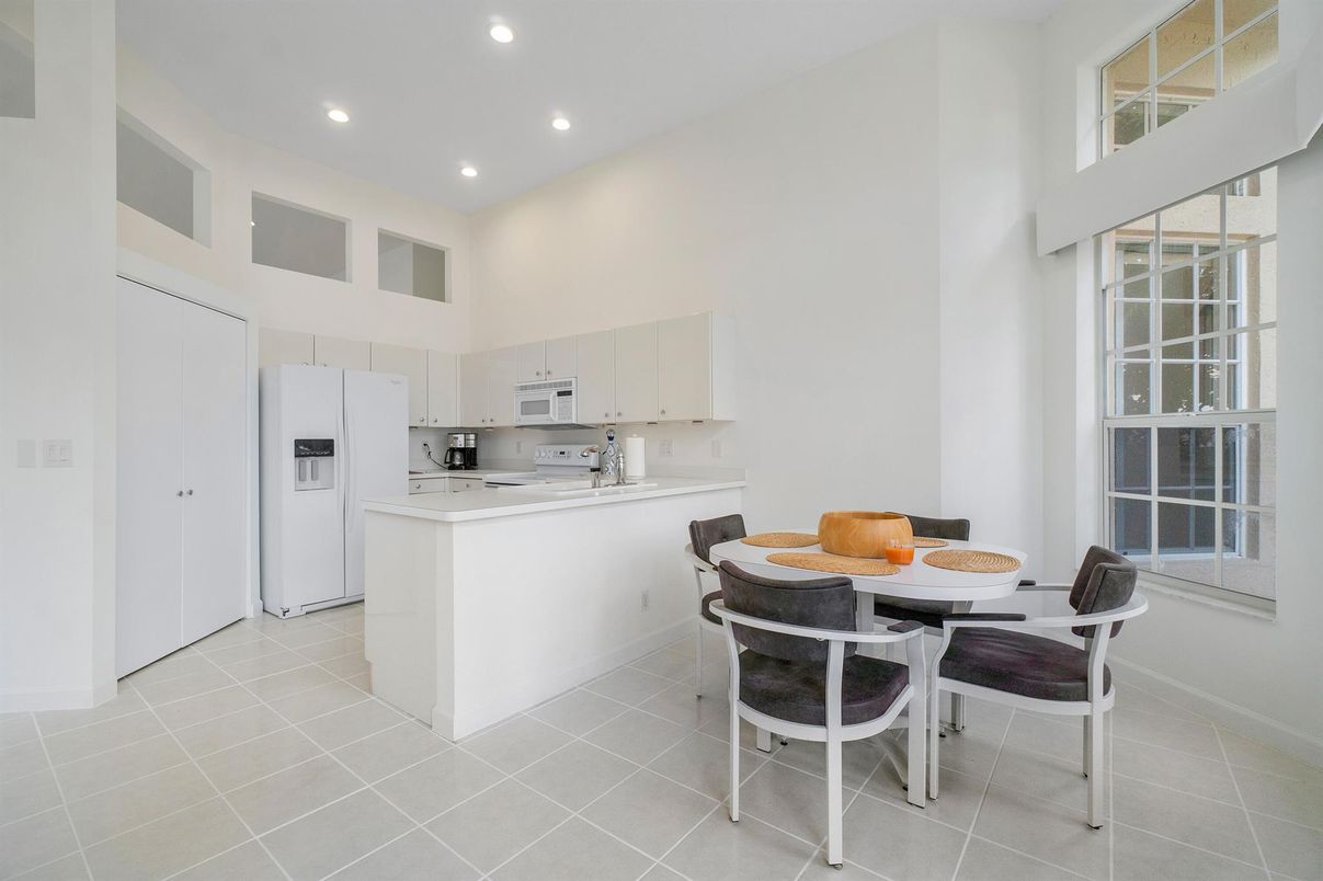 Dining room, Interior, Kitchen, Recessed Lighting