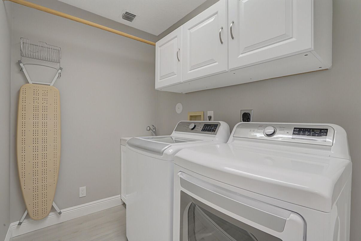 Interior, Washer, Wood Texture Flooring