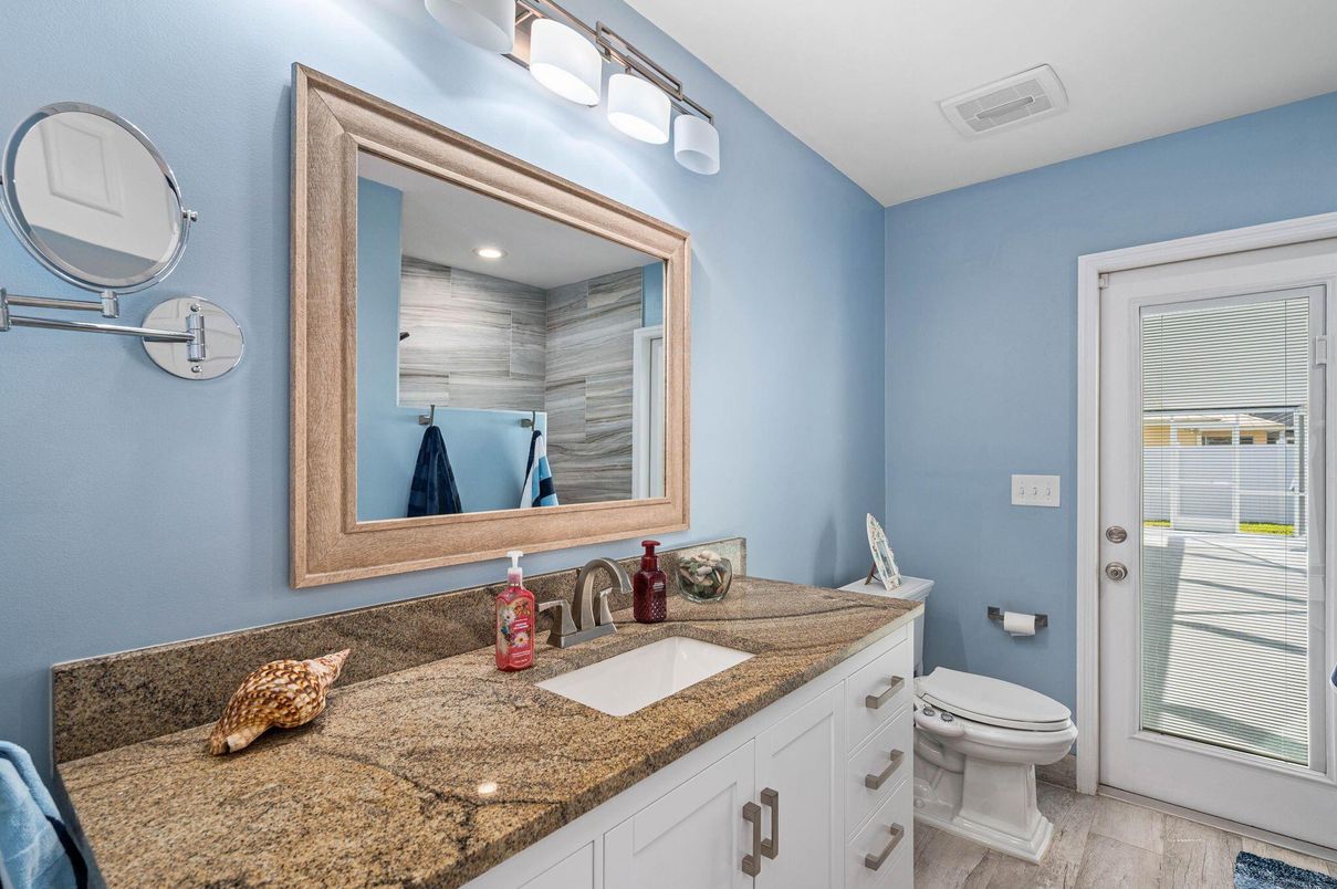 Bathroom, Interior, Recessed Lighting