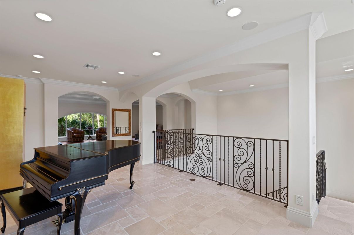 Interior, Piano, Recessed Lighting