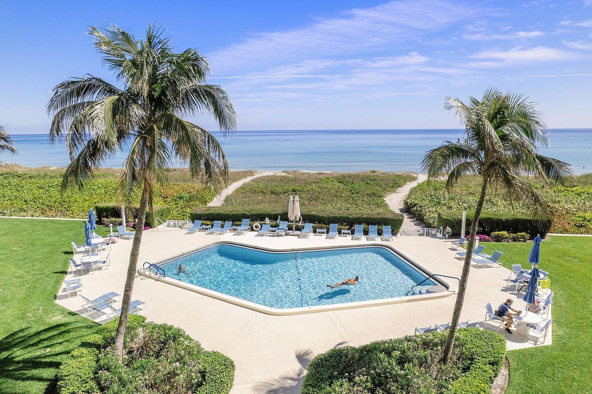 Exterior, Pool, Water