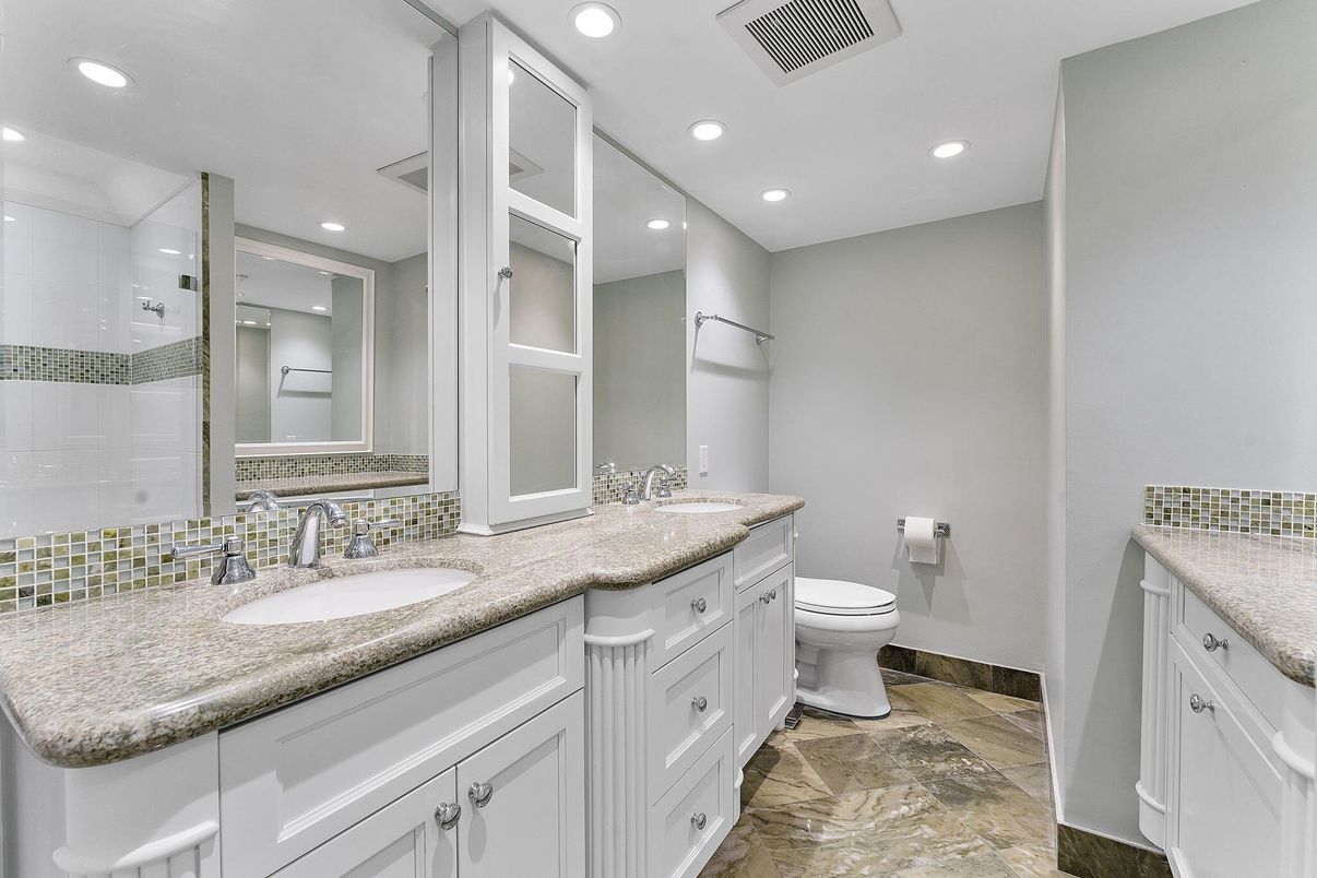 Bathroom, Dual Sink Vanities, Interior, Recessed Lighting