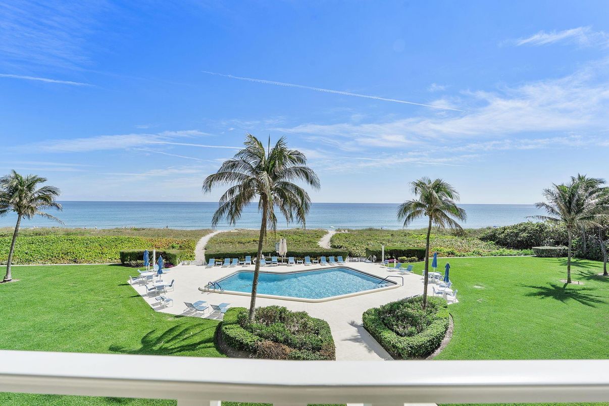 Exterior, Pool, Water