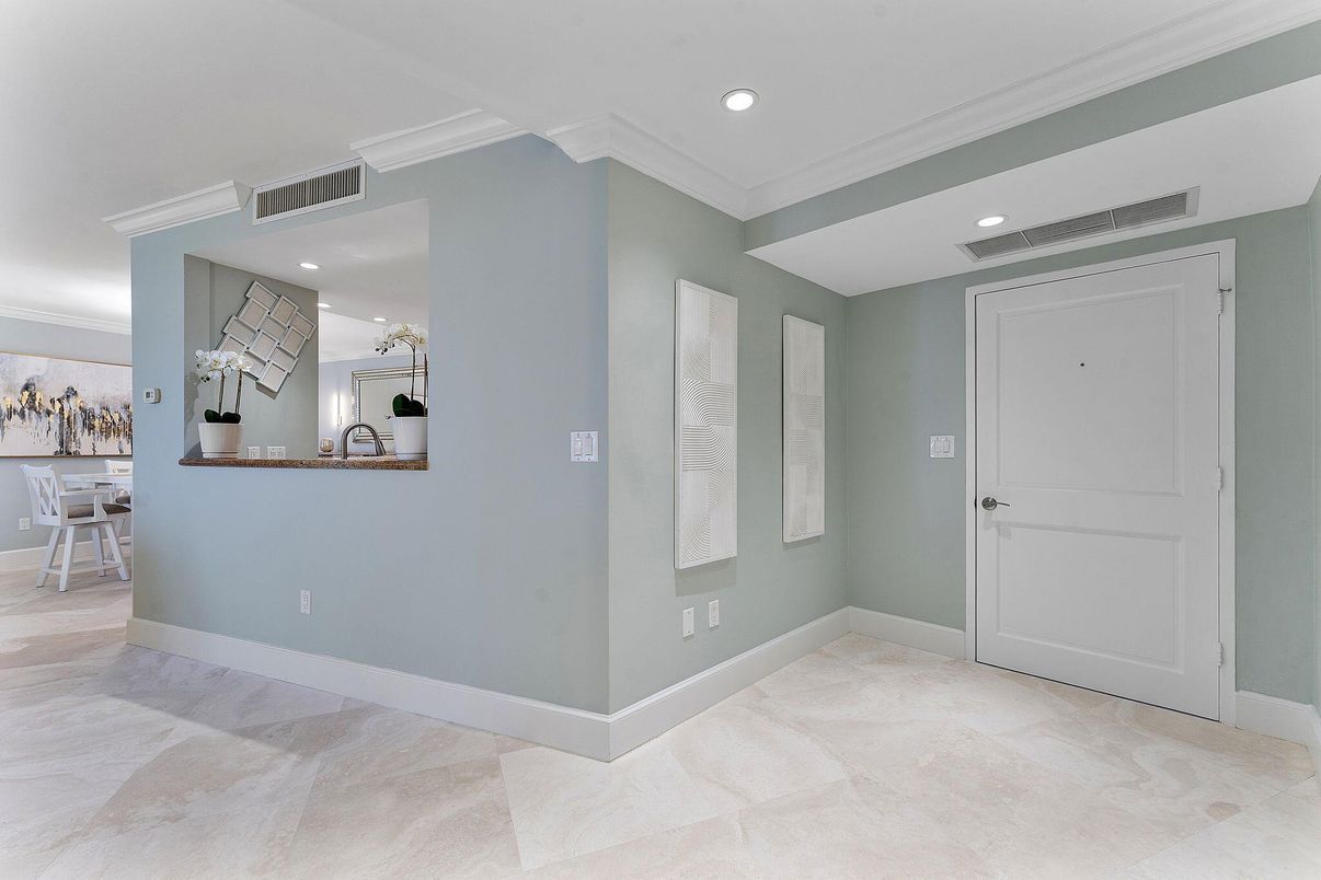Dining room, Interior, Recessed Lighting