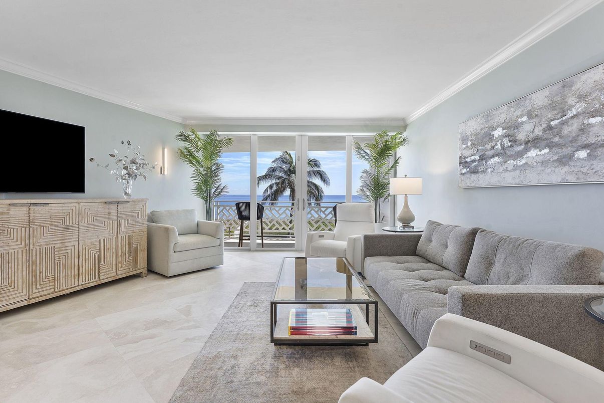 Interior, Living room, Water