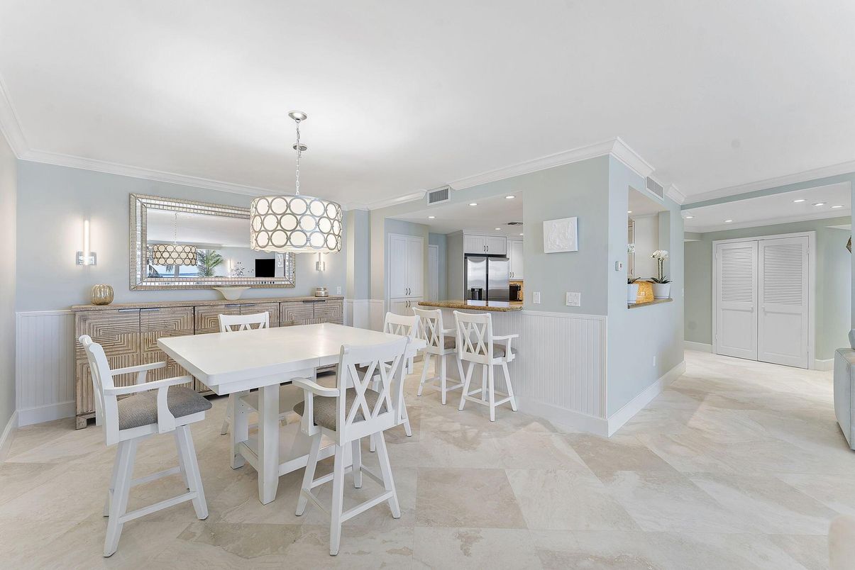 Dining room, Interior, Kitchen, Pendant Lights, Recessed Lighting