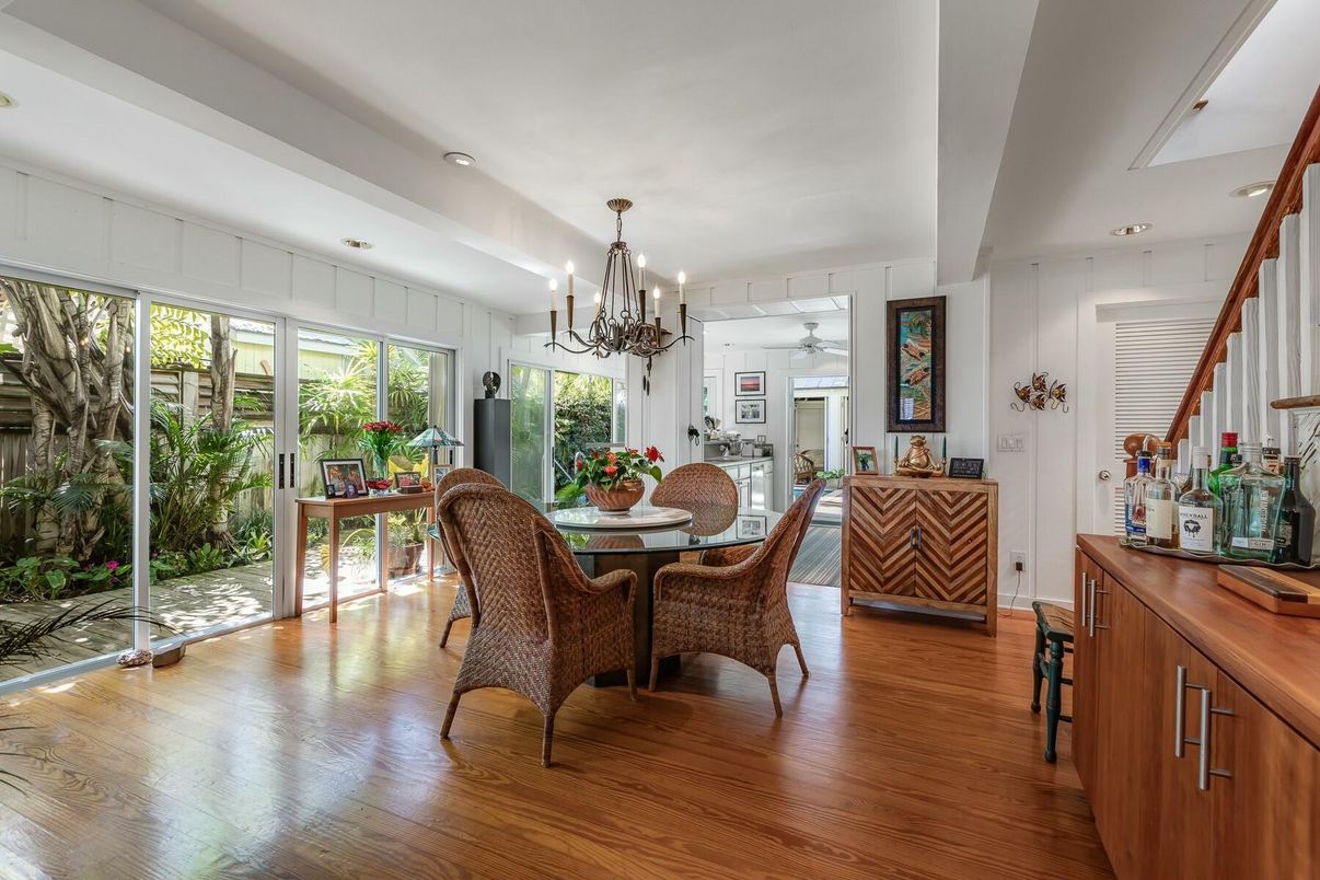 Chandelier, Dining room, Interior, Recessed Lighting, Wood Texture Flooring