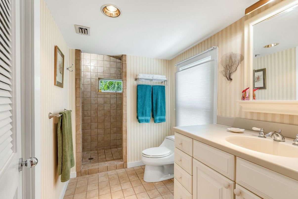Bathroom, Interior, Recessed Lighting