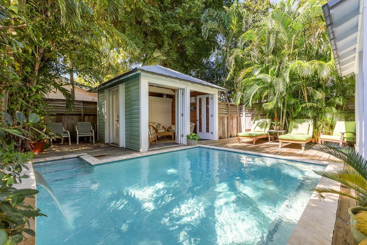 Exterior, Pool