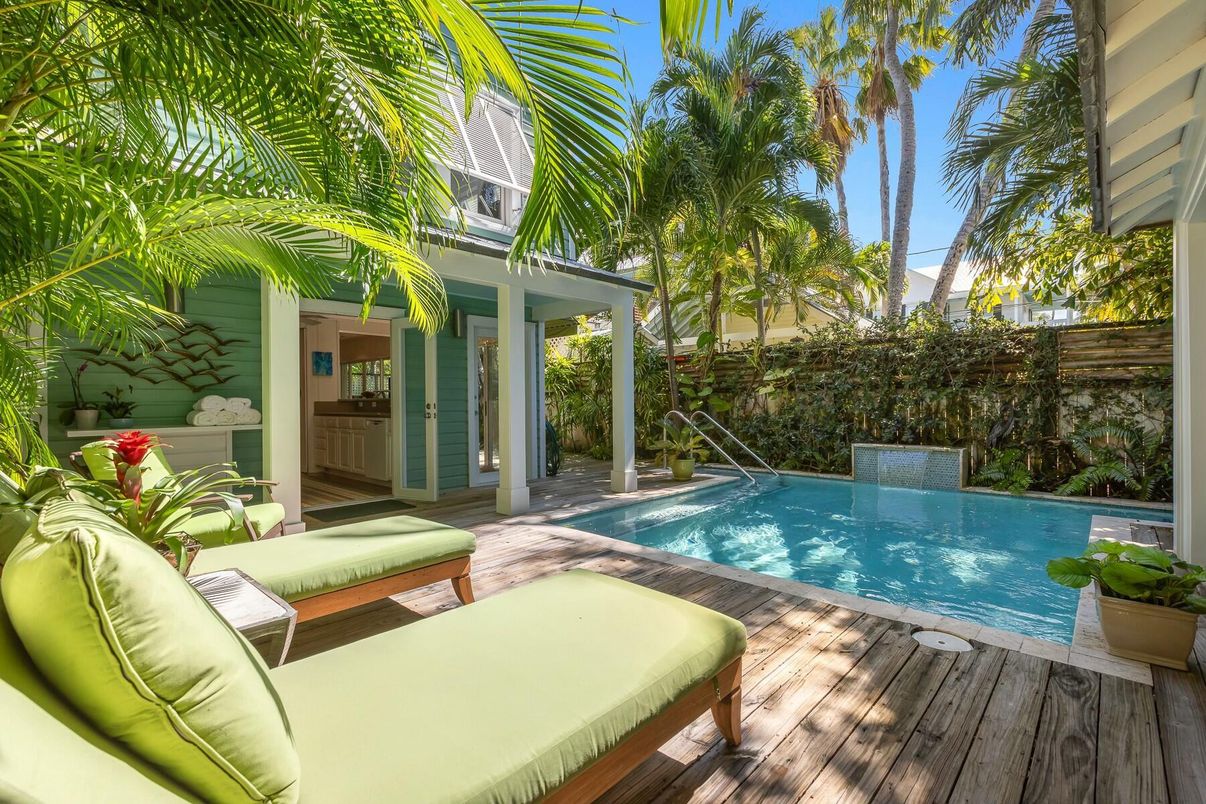 Exterior, Pool