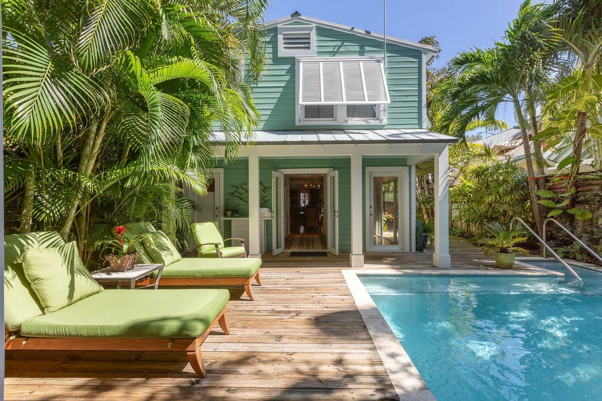 Exterior, Pool