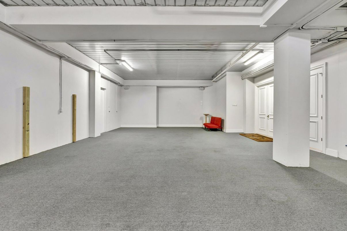 Garage, Interior