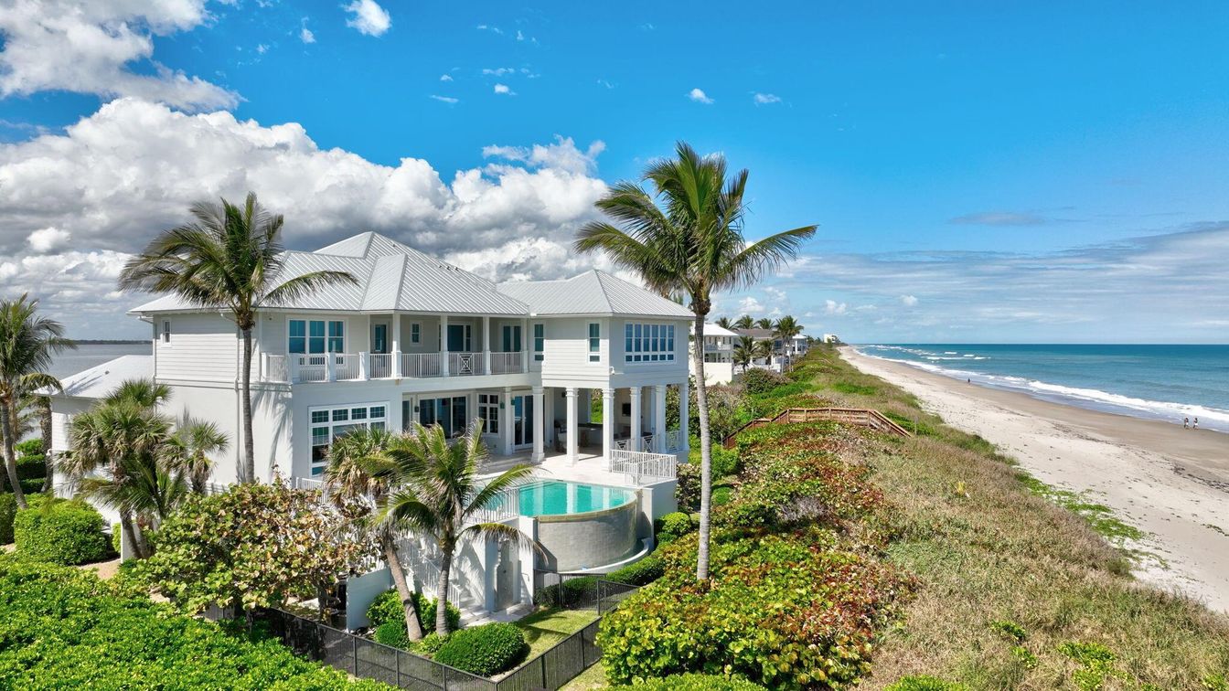 Exterior, Pool, Water