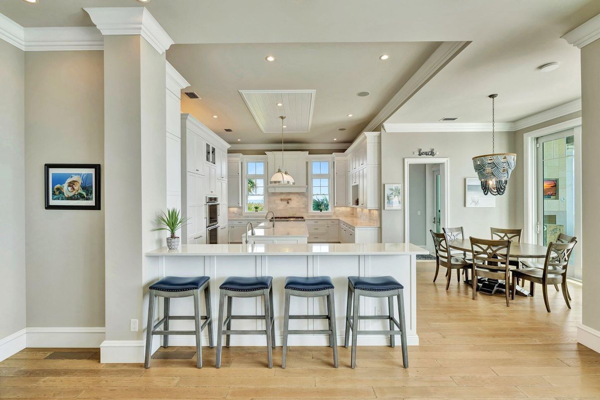 Dining room, Interior, Kitchen, Pendant Lights, Recessed Lighting, Wood Texture Flooring