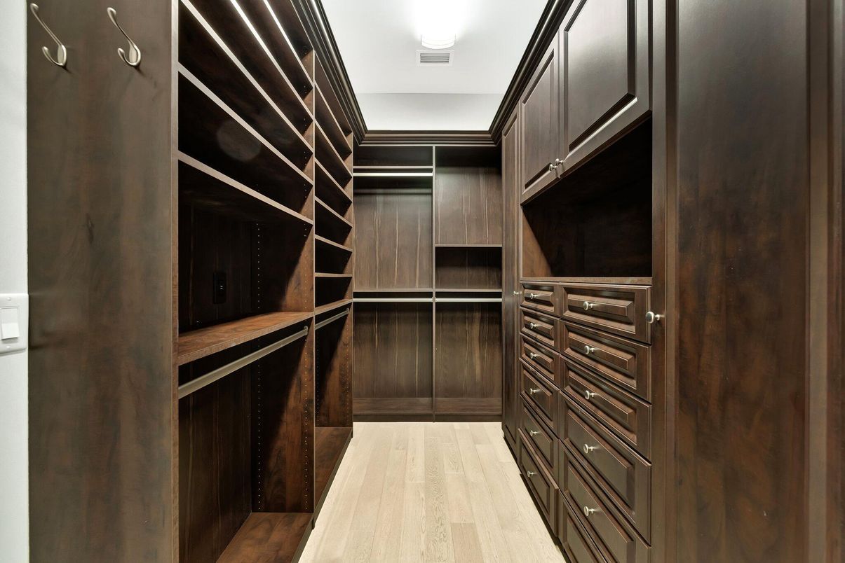 Interior, Walk-in Closets, Wood Texture Flooring