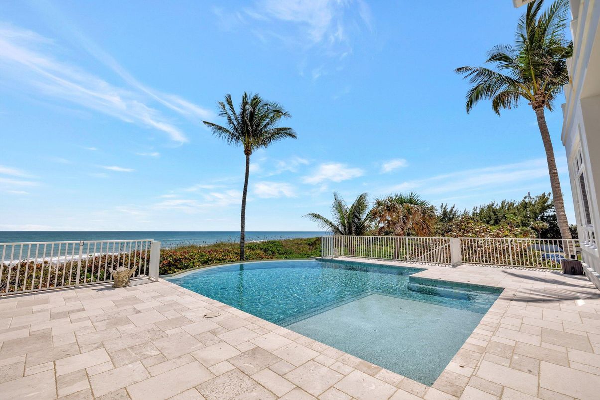 Exterior, Pool, Water