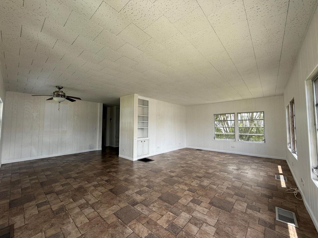 Empty room, Interior