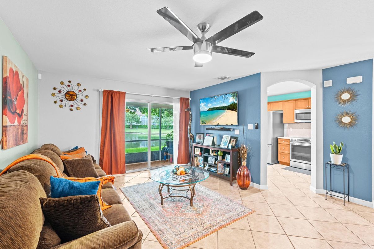 Interior, Kitchen, Living room, Stainless Steel Appliances