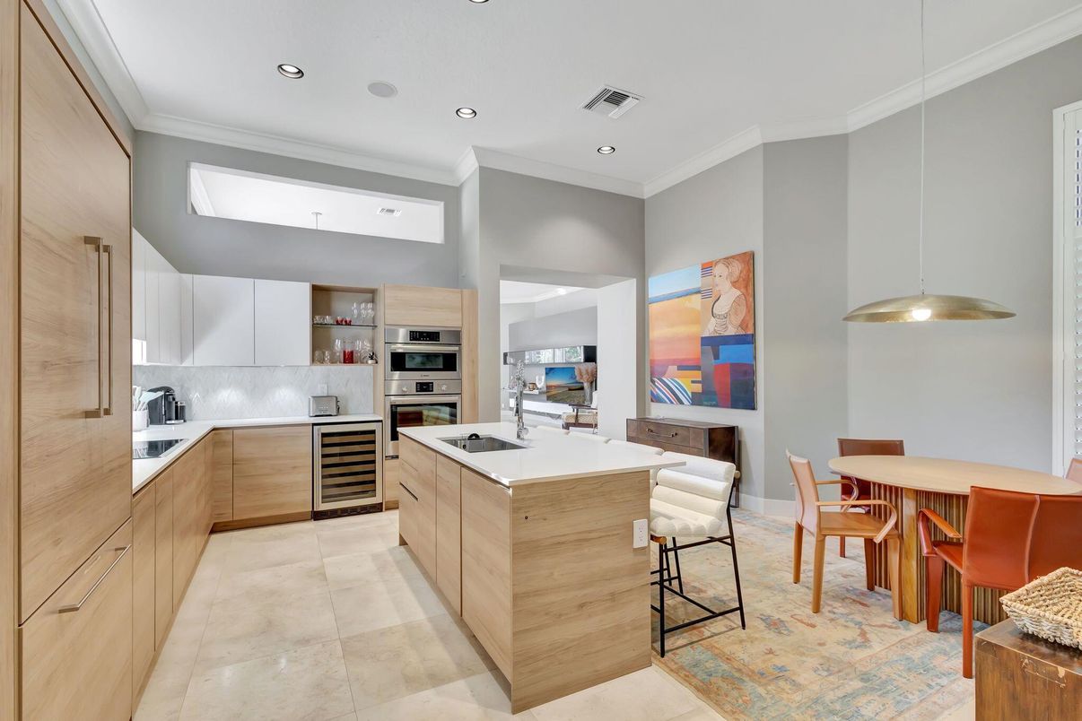 Dining room, Interior, Kitchen, Pendant Lights, Recessed Lighting, Stainless Steel Appliances