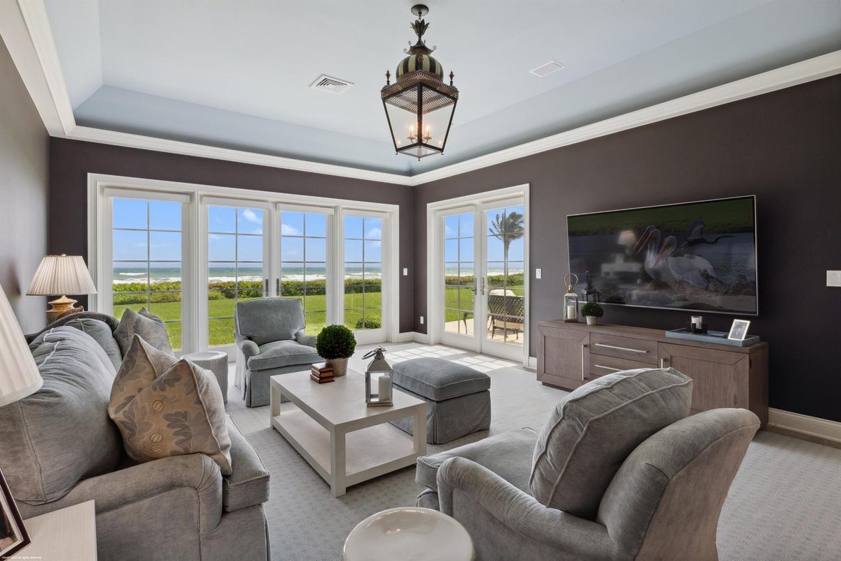 Interior, Living room, Water