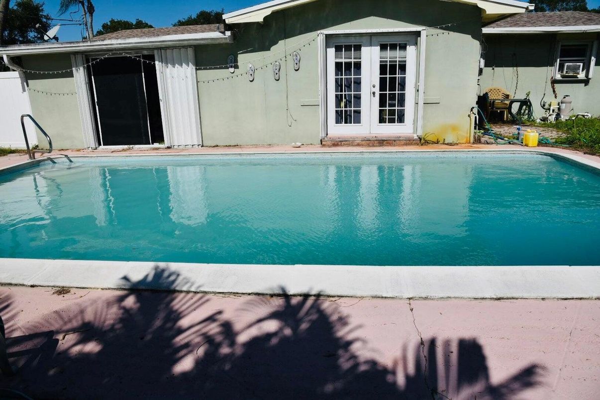 Exterior, Pool