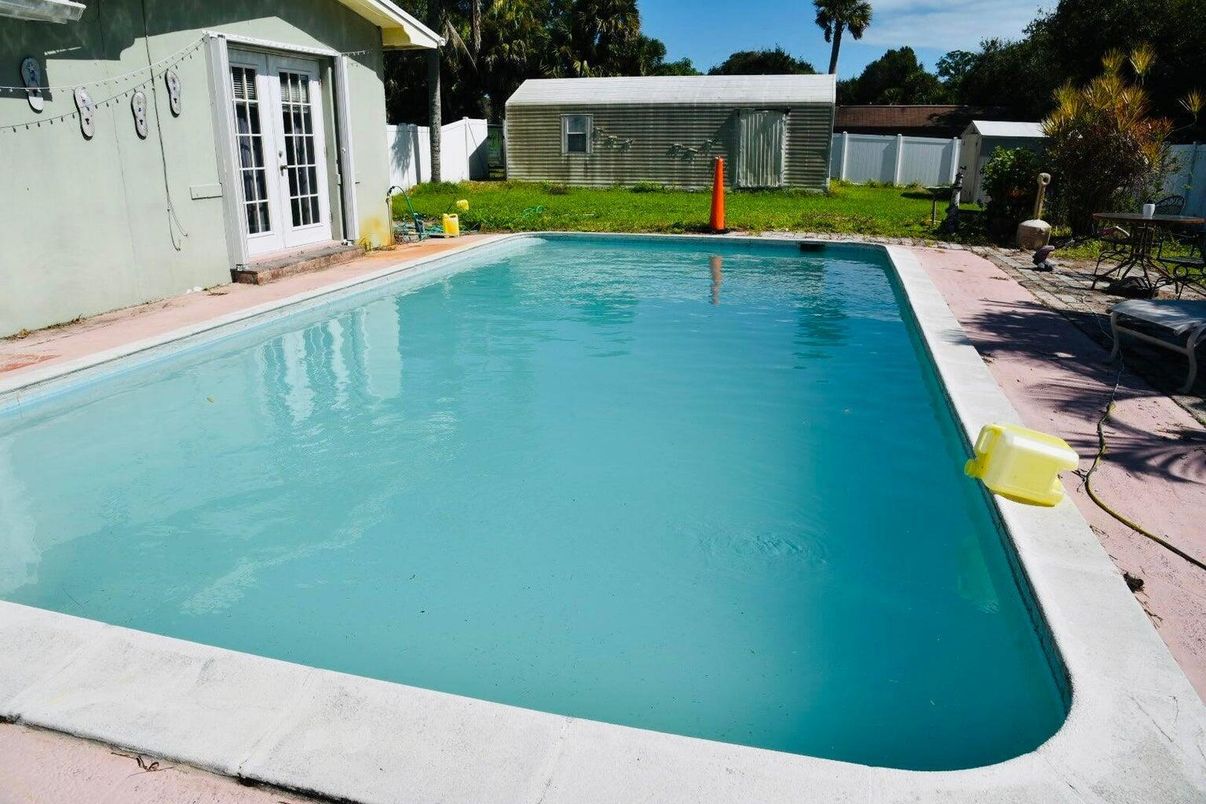 Exterior, Pool