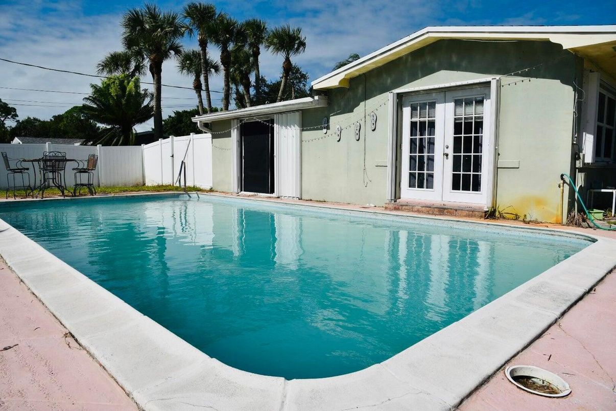 Exterior, Pool