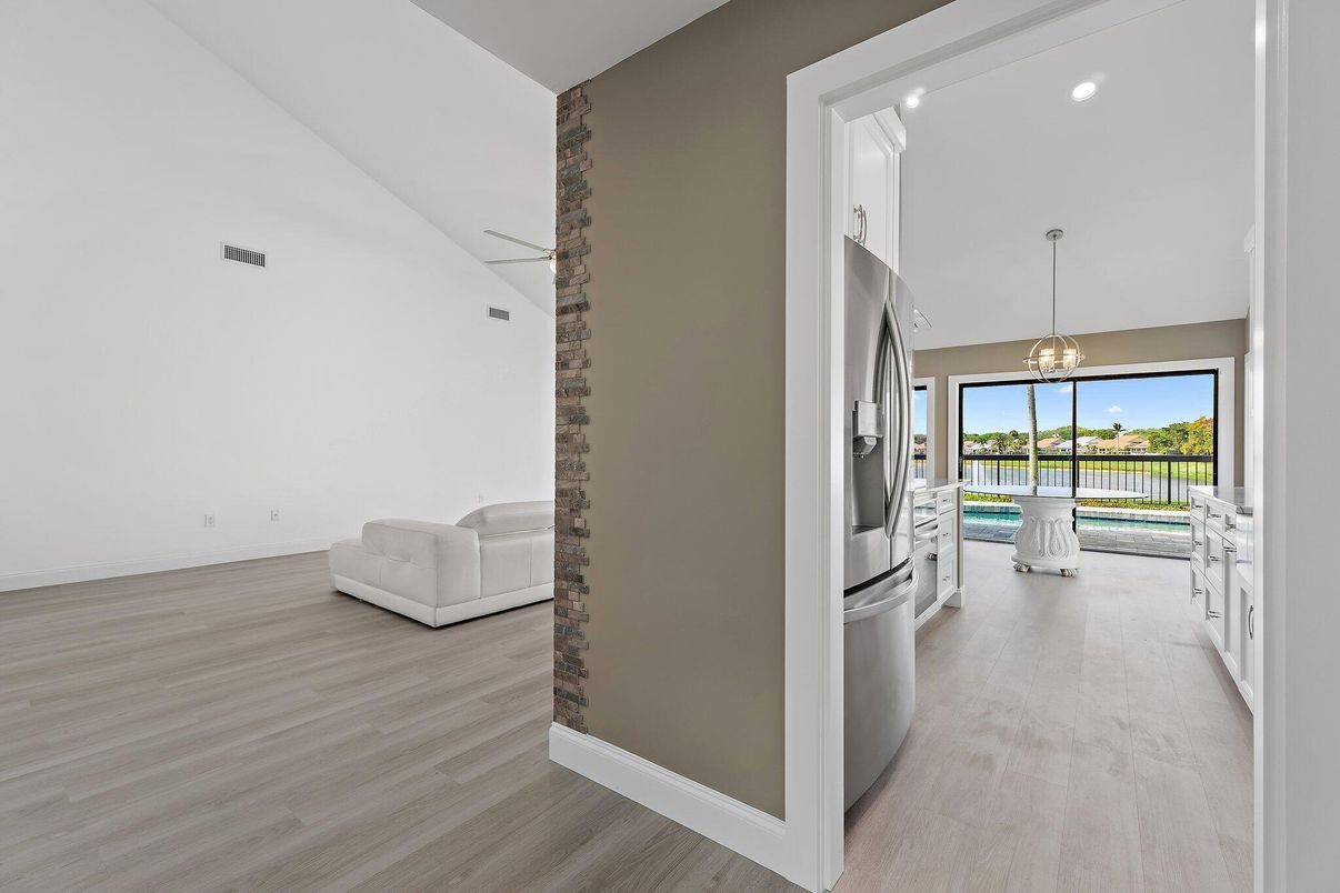 Interior, Pendant Lights, Recessed Lighting, Washer, Water, Wood Texture Flooring