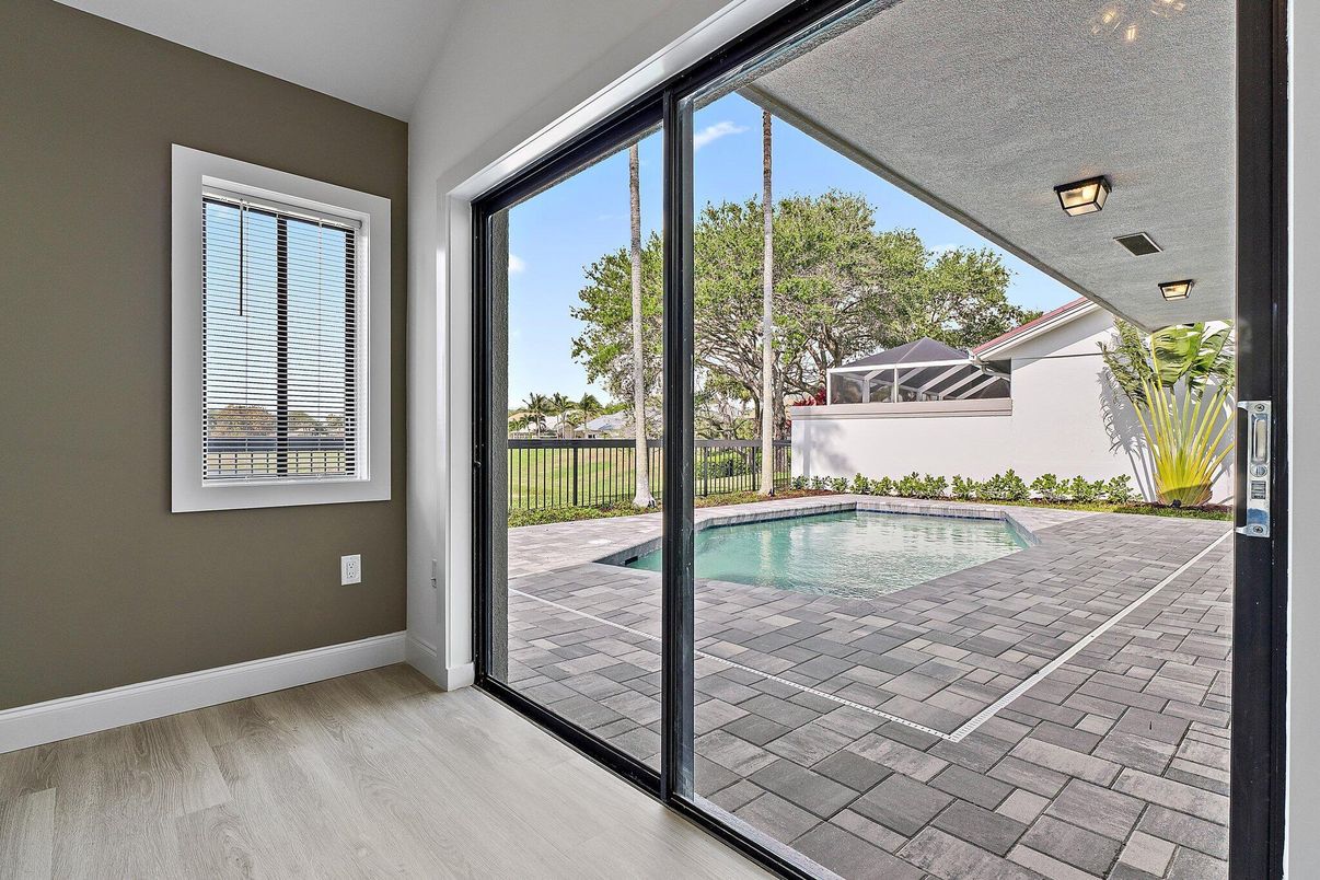 Interior, Pool, Sun Room