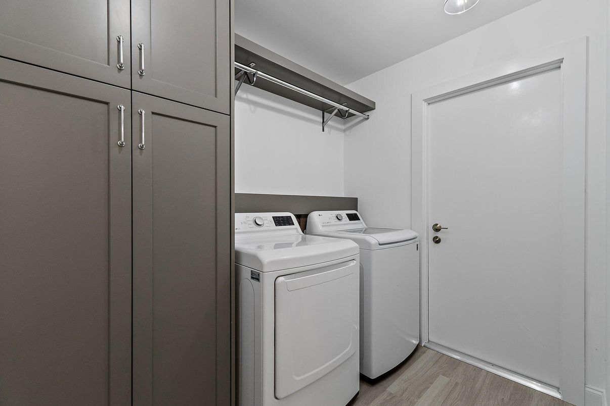 Interior, Washer, Wood Texture Flooring