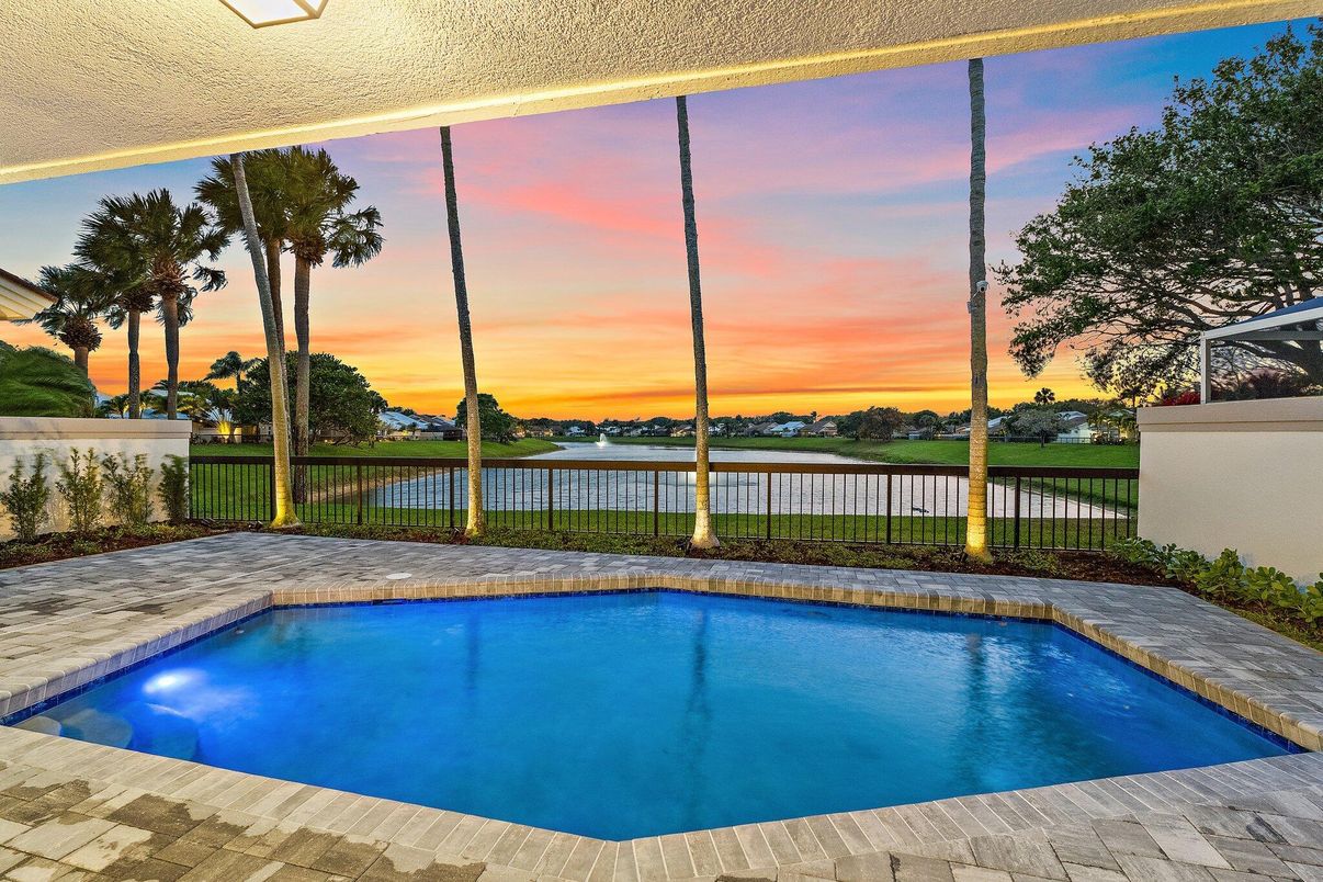 Exterior, Pool, Water