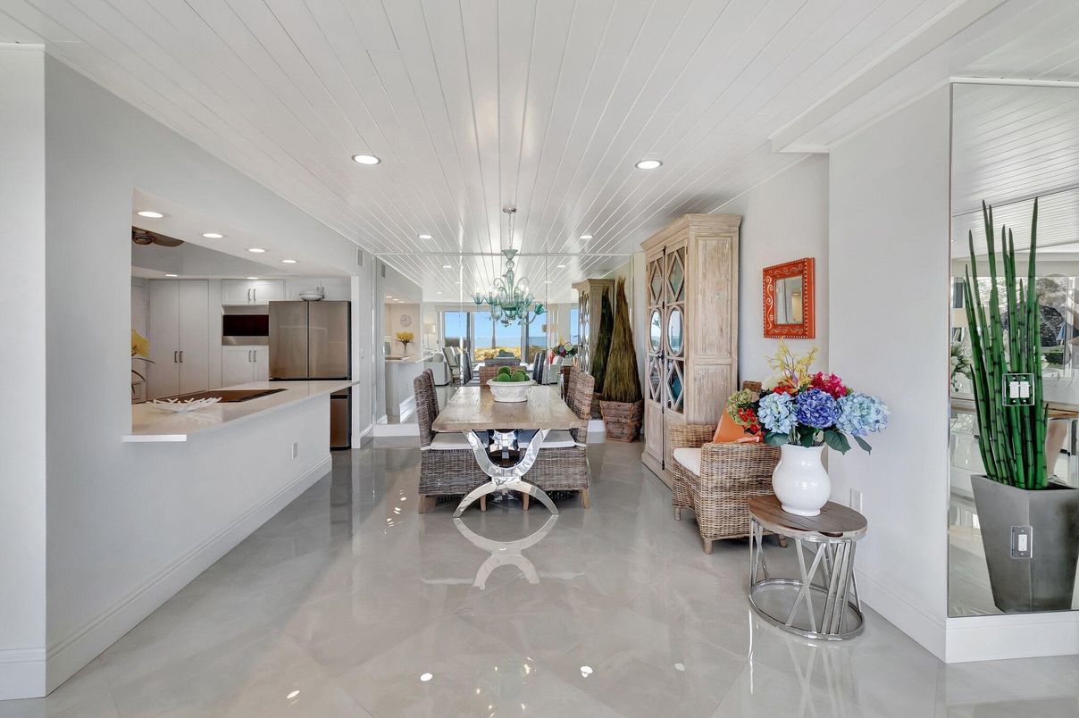 Chandelier, Dining room, Interior, Kitchen, Living room, Pendant Lights, Recessed Lighting