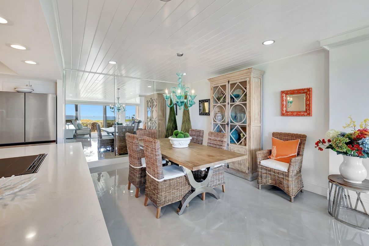 Chandelier, Dining room, Interior, Recessed Lighting, Water
