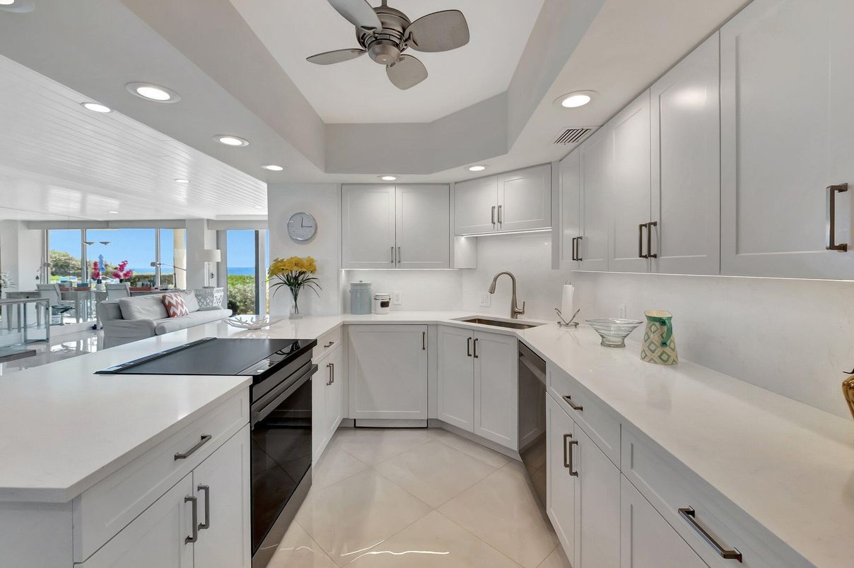 Interior, Kitchen, Recessed Lighting, Water