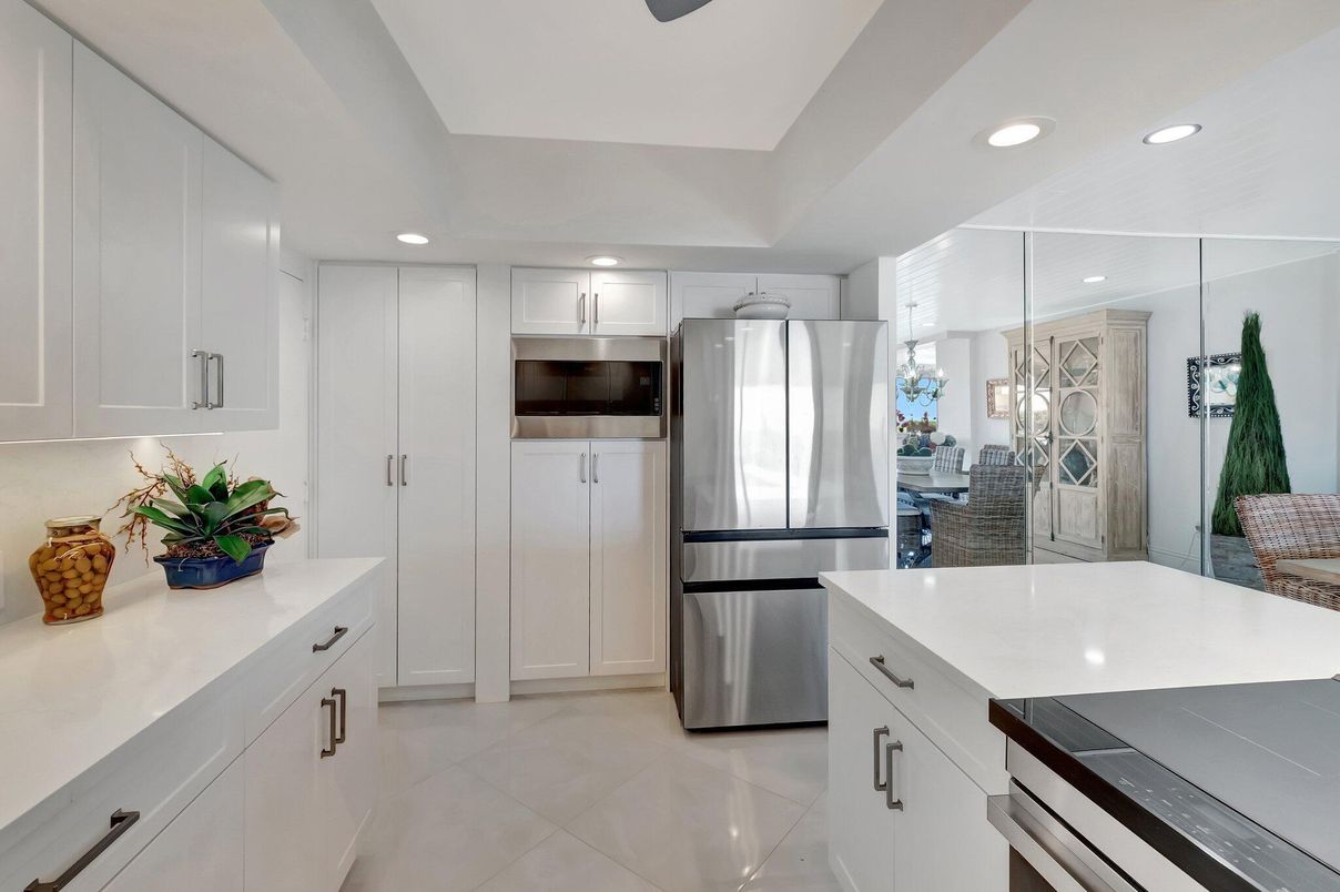 Interior, Kitchen, Recessed Lighting, Stainless Steel Appliances, Washer