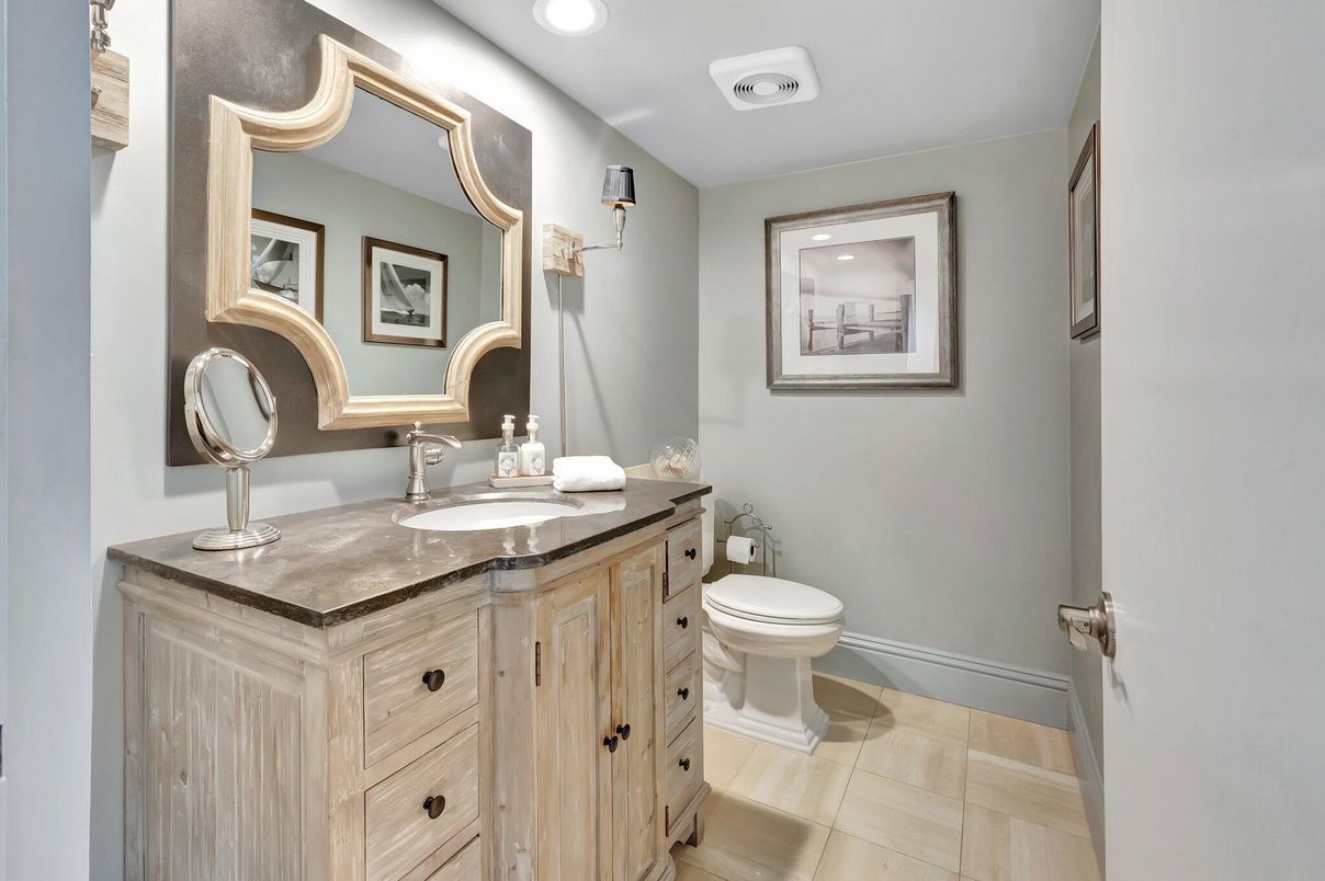 Bathroom, Interior, Recessed Lighting