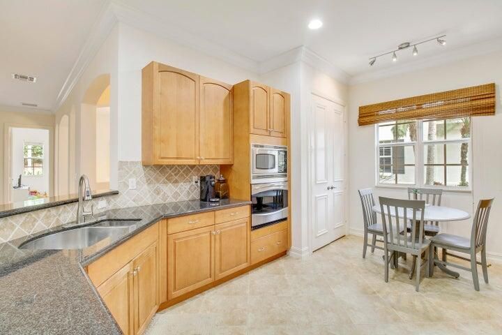 Dining room, Interior, Kitchen, Recessed Lighting