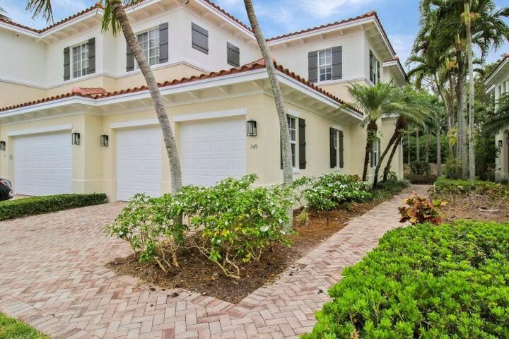 Attached, Exterior, Facade, Mediterranean
