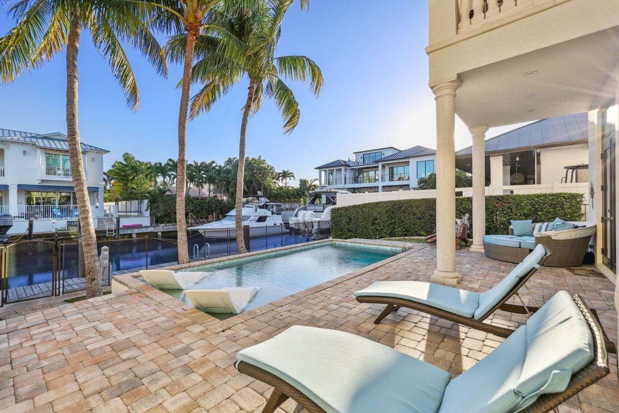 Exterior, Pool