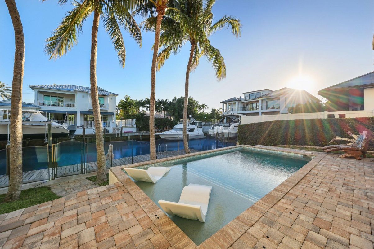 Exterior, Pool, Water