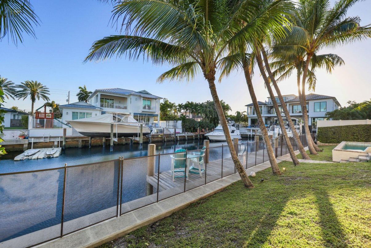 Exterior, Pool, Water