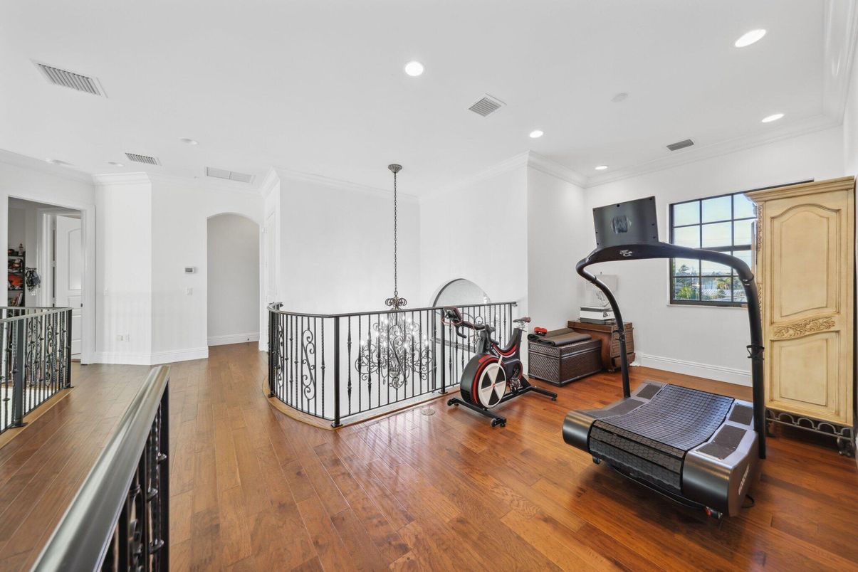 Fitness Equipment, Interior, Recessed Lighting, Wood Texture Flooring